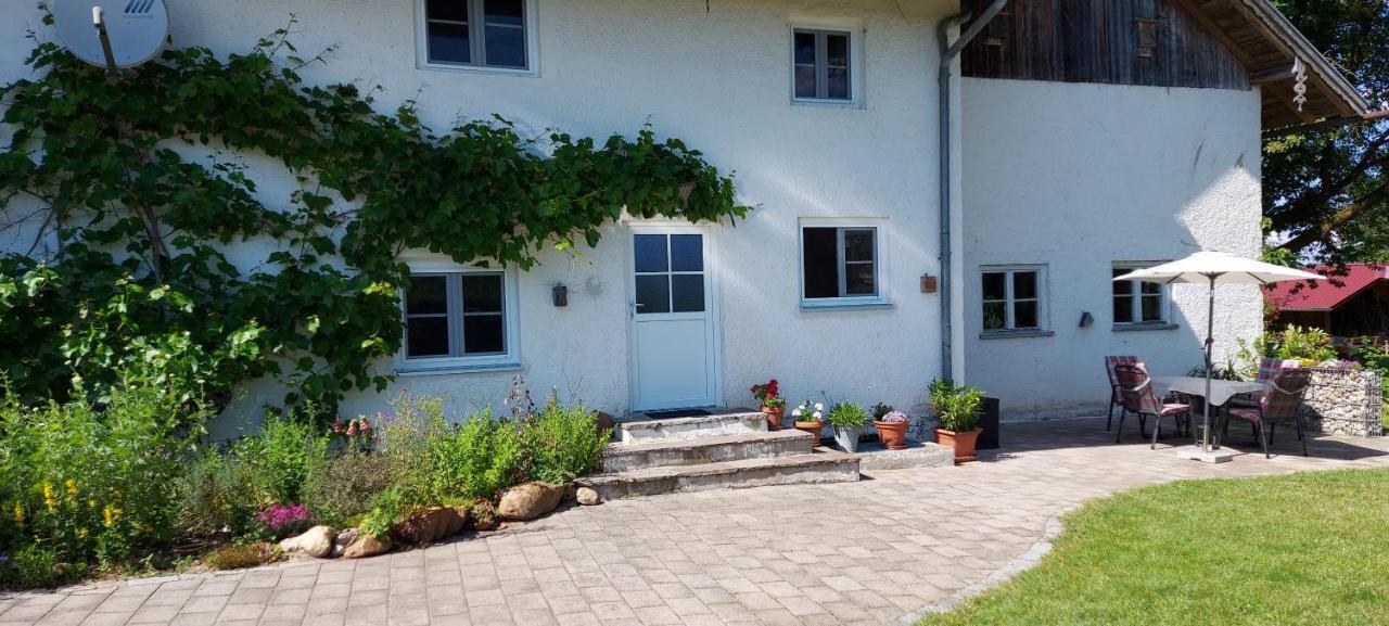 Ruhig Gelegene Ferienwohnung Im Gruenen Mit Terrasse Und Kleinem Garten Rotthalmuenster Exteriör bild