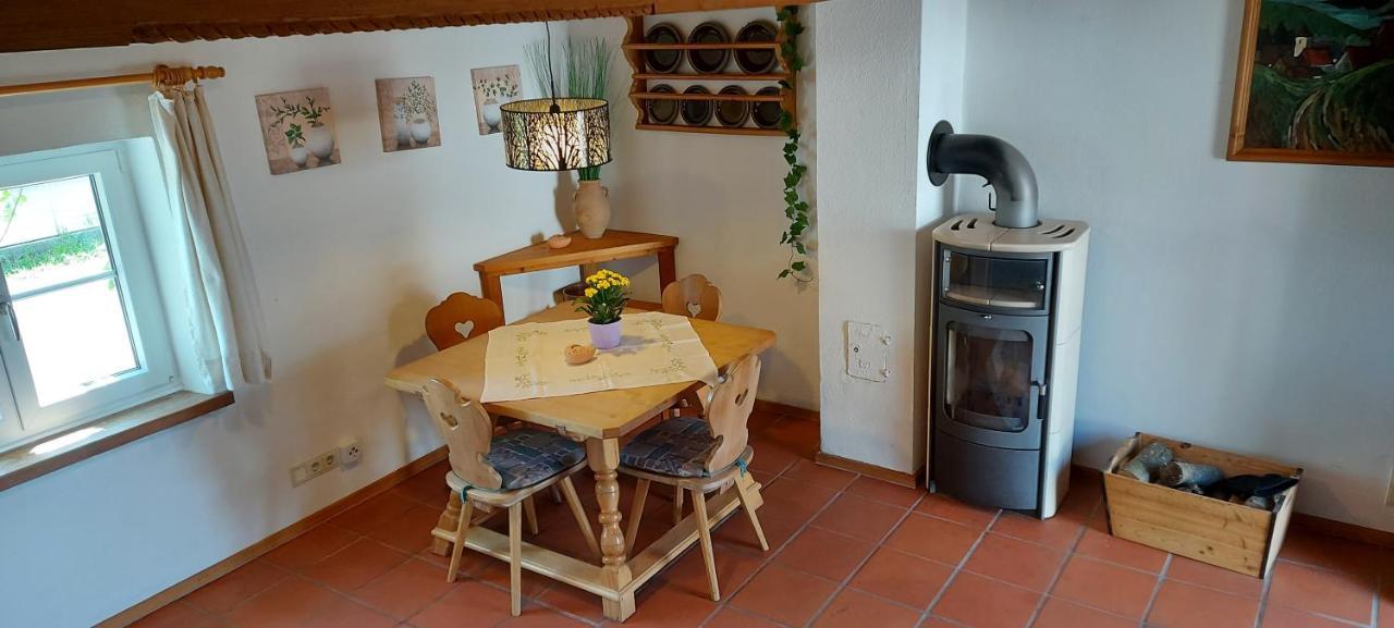 Ruhig Gelegene Ferienwohnung Im Gruenen Mit Terrasse Und Kleinem Garten Rotthalmuenster Exteriör bild